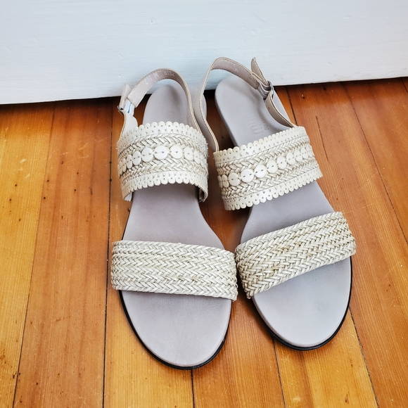 munro american sandals
